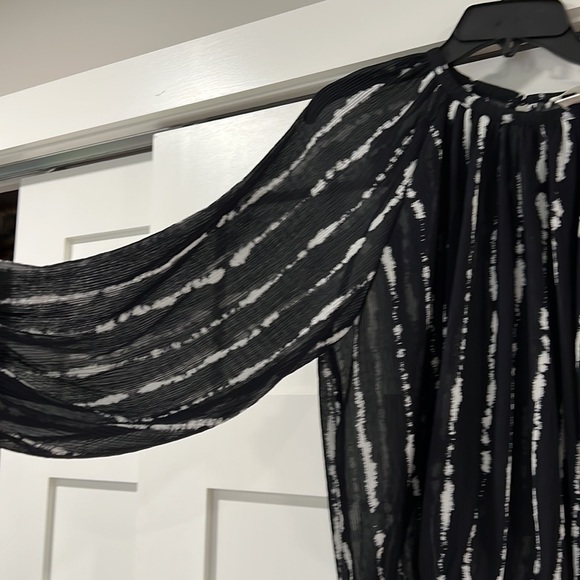 H&M Pleated Chiffon Black and White Long Sleeve Top Size US 6 - Picture 2 of 7